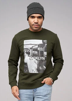ONLY & SONS Herren Pullover Sweater Mit Brooklyn Subway Print Rosin Grün Schwarz Weiss